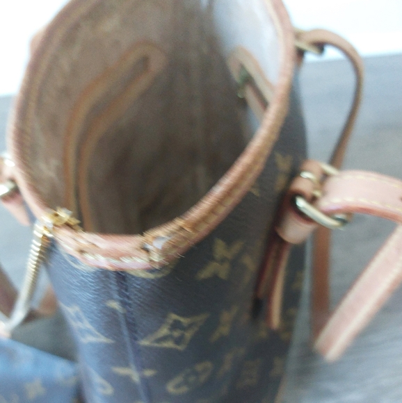 Authentic Louis Vuitton Petite Bucket bag with the "wallet". Tan+Brown - Picture 3 of 16